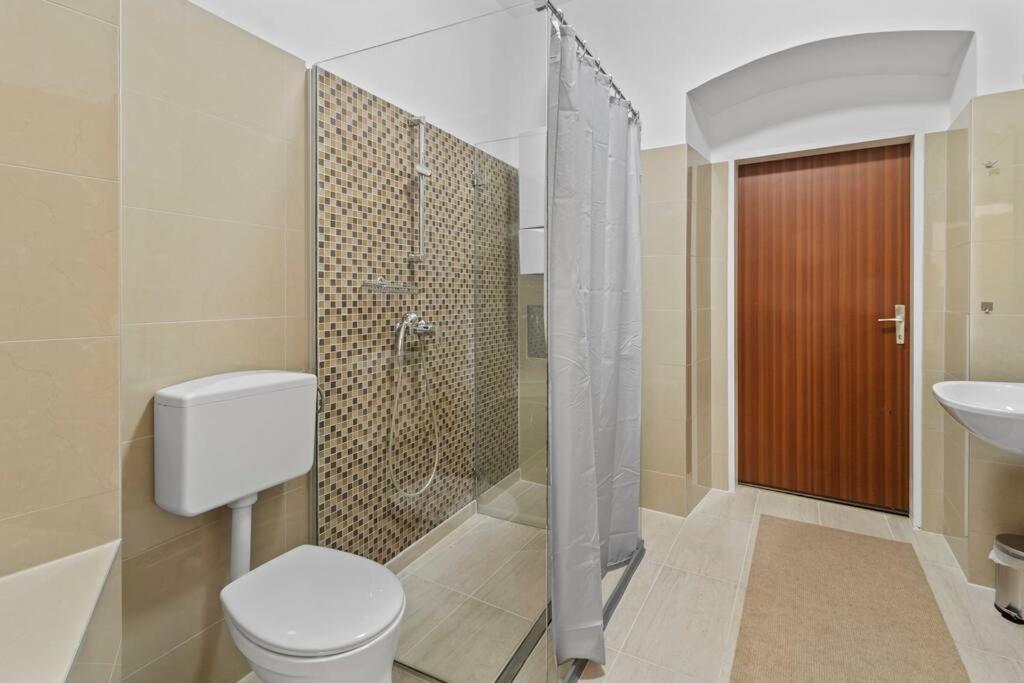 Modern Apartment Close To Center - 2Br Wenen Buitenkant foto