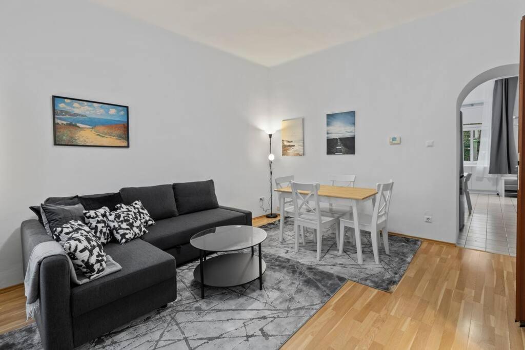 Modern Apartment Close To Center - 2Br Wenen Buitenkant foto