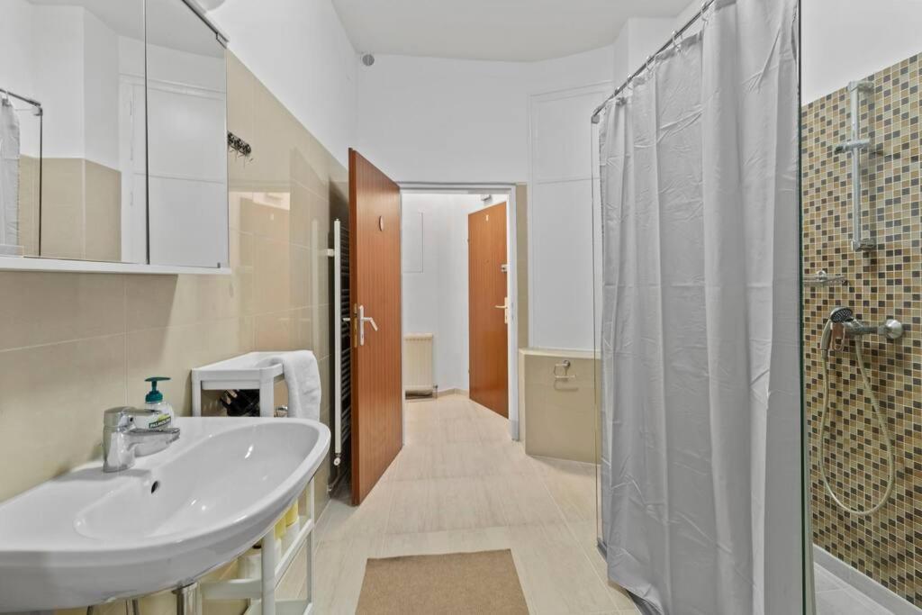 Modern Apartment Close To Center - 2Br Wenen Buitenkant foto